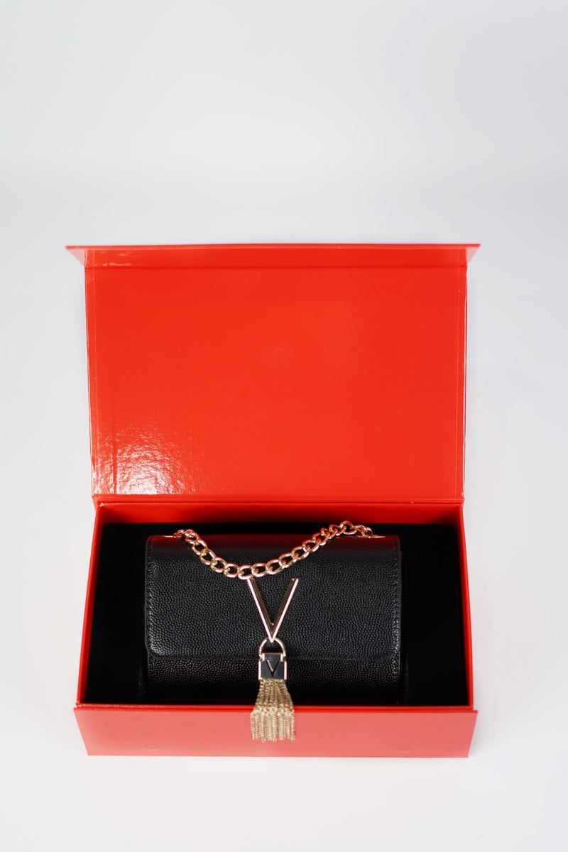 Mario Valentino Mini Clutch Divina Gift vista frontale variante colore nero nella confezione regalo