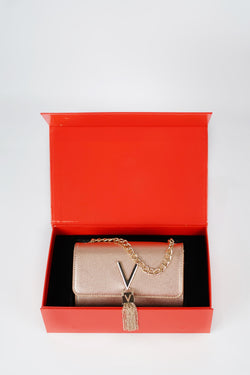 Mario Valentino Mini Clutch Divina Gift vista frontale nella confezione regalo