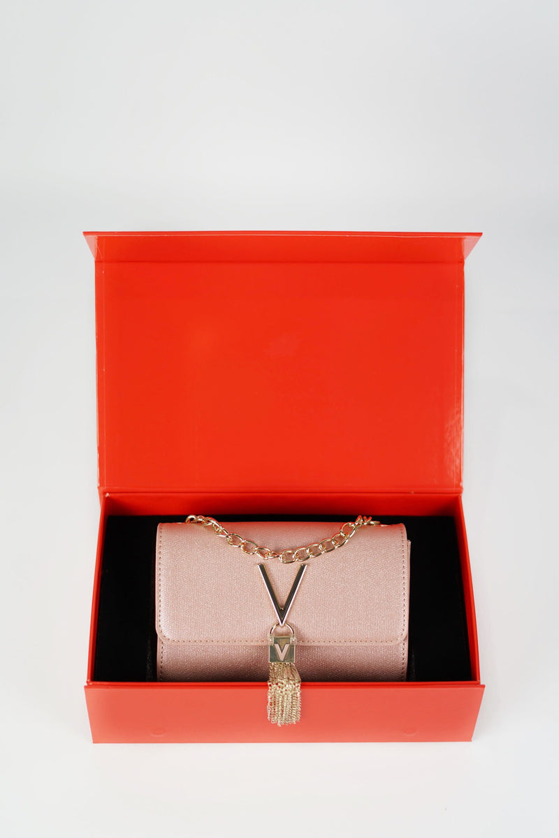 Mario Valentino Mini Clutch Divina Gift vista frontale variante colore rosa cipria nella confezione regalo